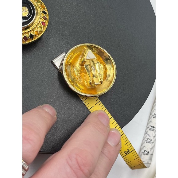 Liz Claiborne Vintage Lg Oval Black Enamel Jewel Crest Clip Earrings - Picture 16 of 16